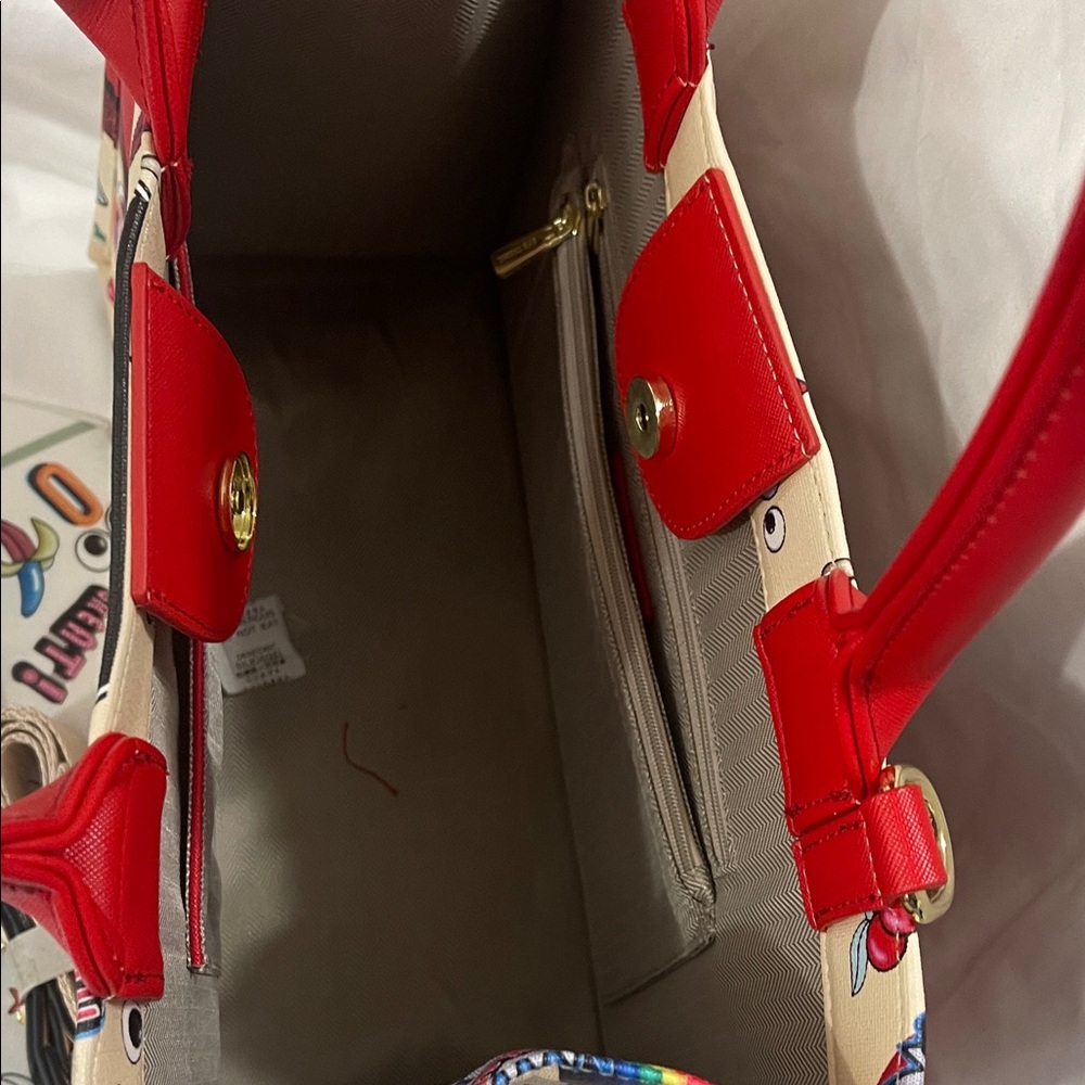 Theme Eye-Catching Red and Cream Tote - Picture 3 of 3